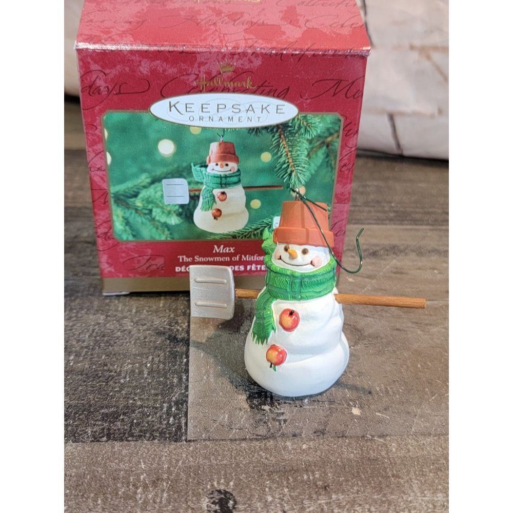 Hallmark Mitford Max 2000 ornament Xmas Decor‎ Snowman